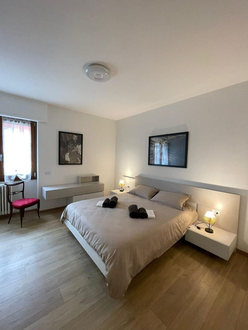 Bed, Photo of the whole room, Bedroom, furniture, towels