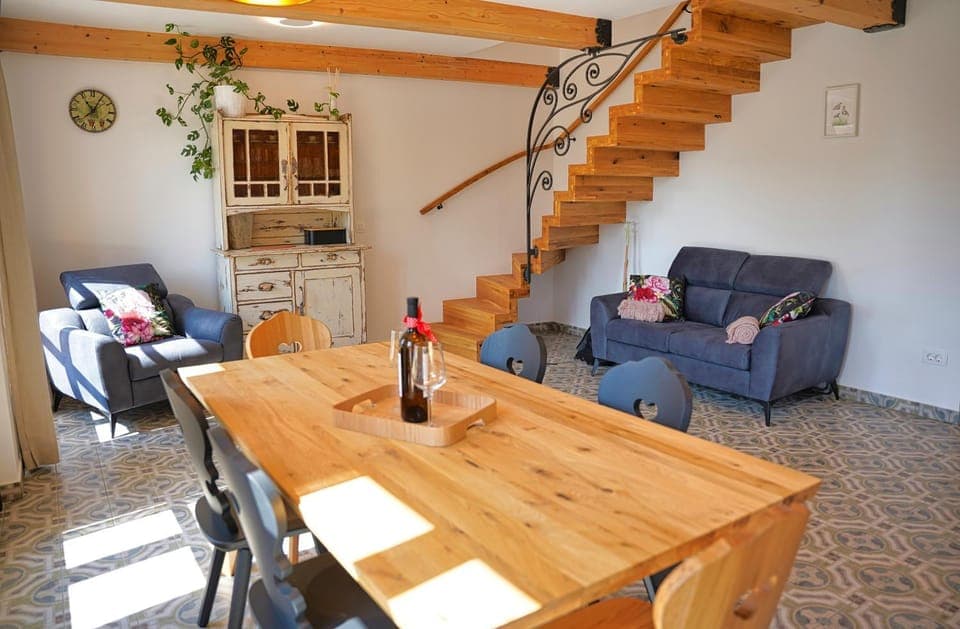 Seating area, Dining area