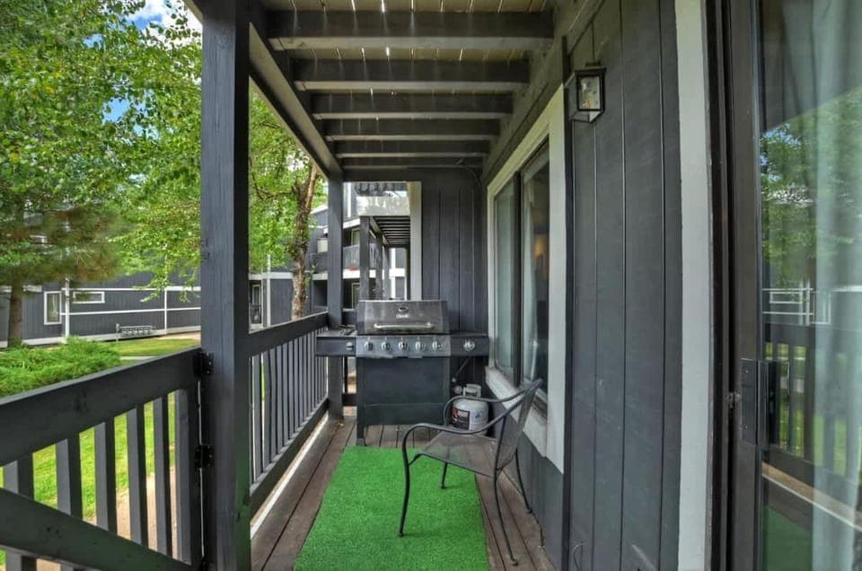 Charming Condo W I Hot Tub & Pet Friendly House in Boulder Bay