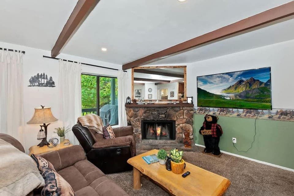 Charming Condo W I Hot Tub & Pet Friendly House in Boulder Bay