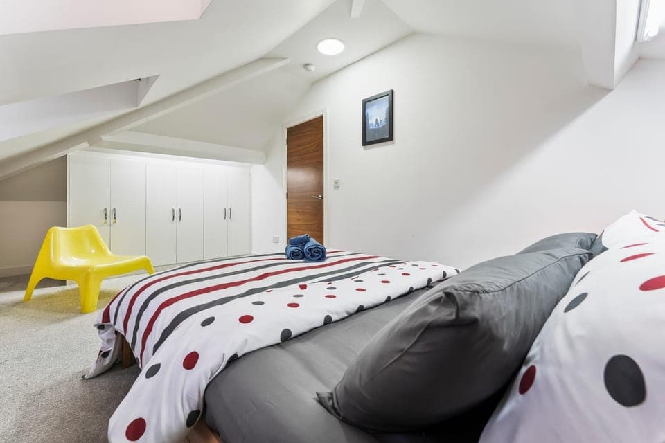 Bed, Photo of the whole room, Bedroom