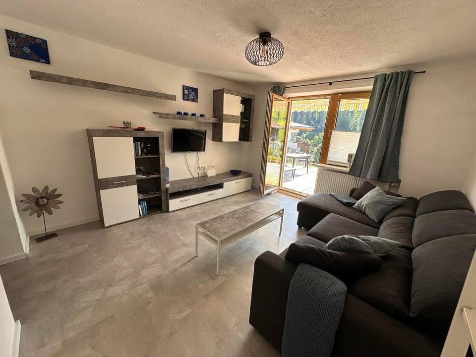 Communal lounge/ TV room, TV and multimedia, Living room, Seating area