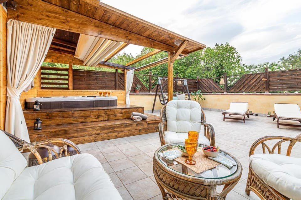 Hot Tub, Balcony/Terrace, sunbed