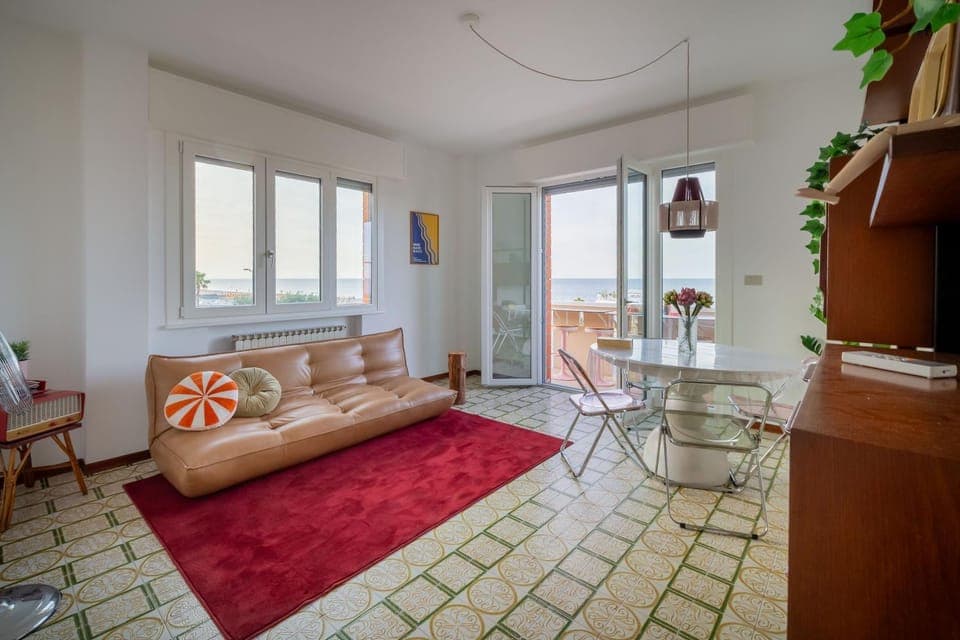 Communal lounge/ TV room, Sea view