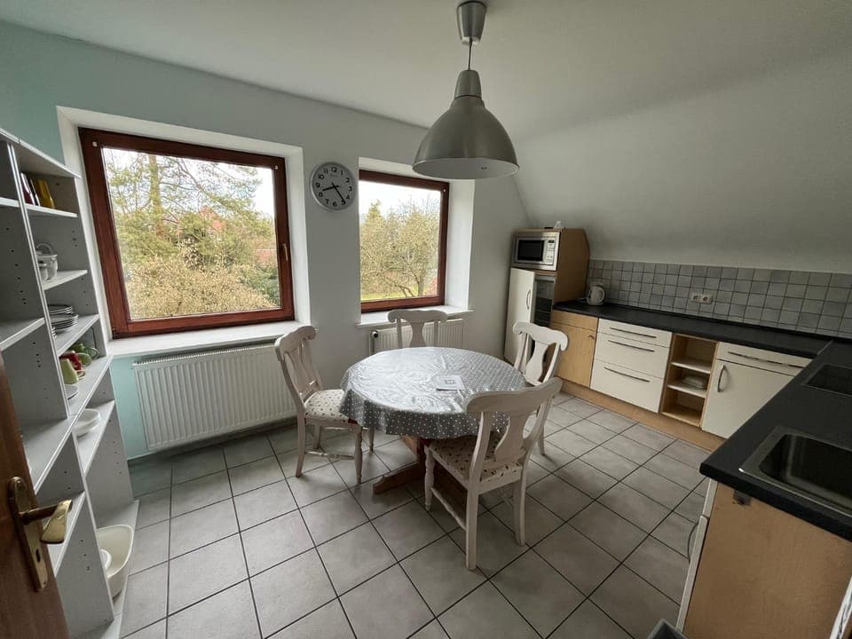 Kitchen or kitchenette, Seating area, Dining area