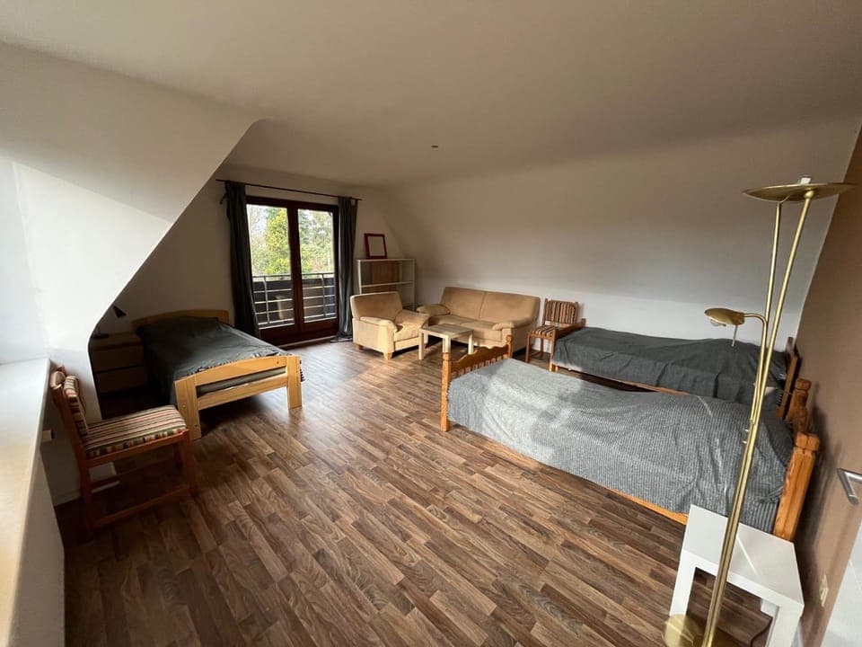 Bed, Photo of the whole room, Seating area