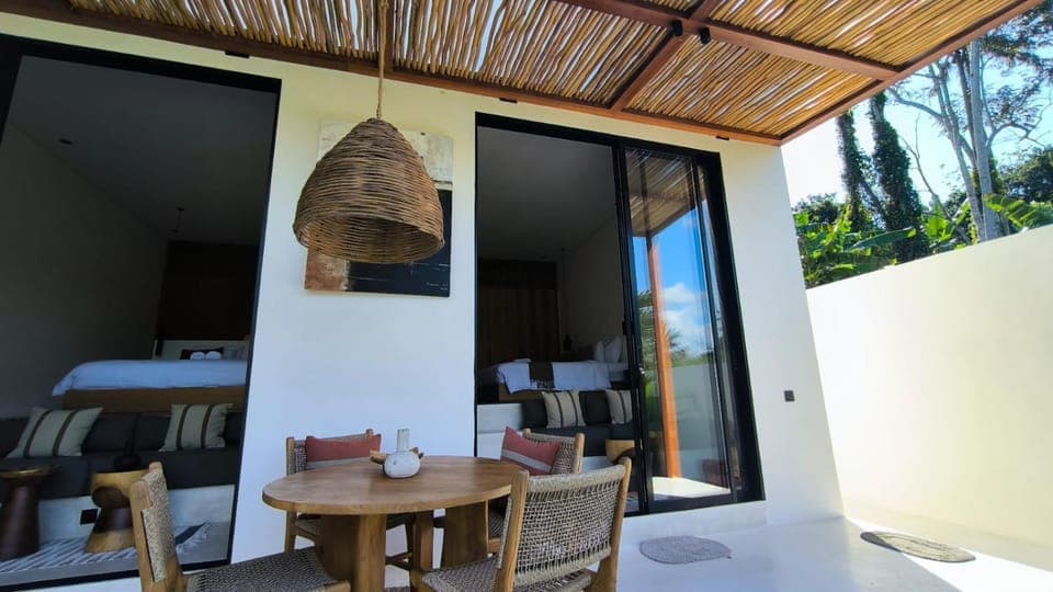 Patio, Day, View (from property/room), Balcony/Terrace, Living room, Seating area, Dining area