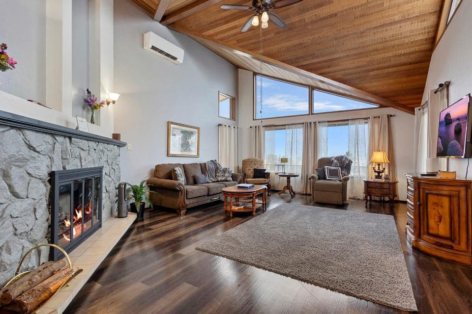 Day, TV and multimedia, Living room, Seating area, fireplace