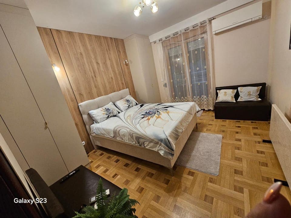 Bed, Photo of the whole room, Seating area, wardrobe