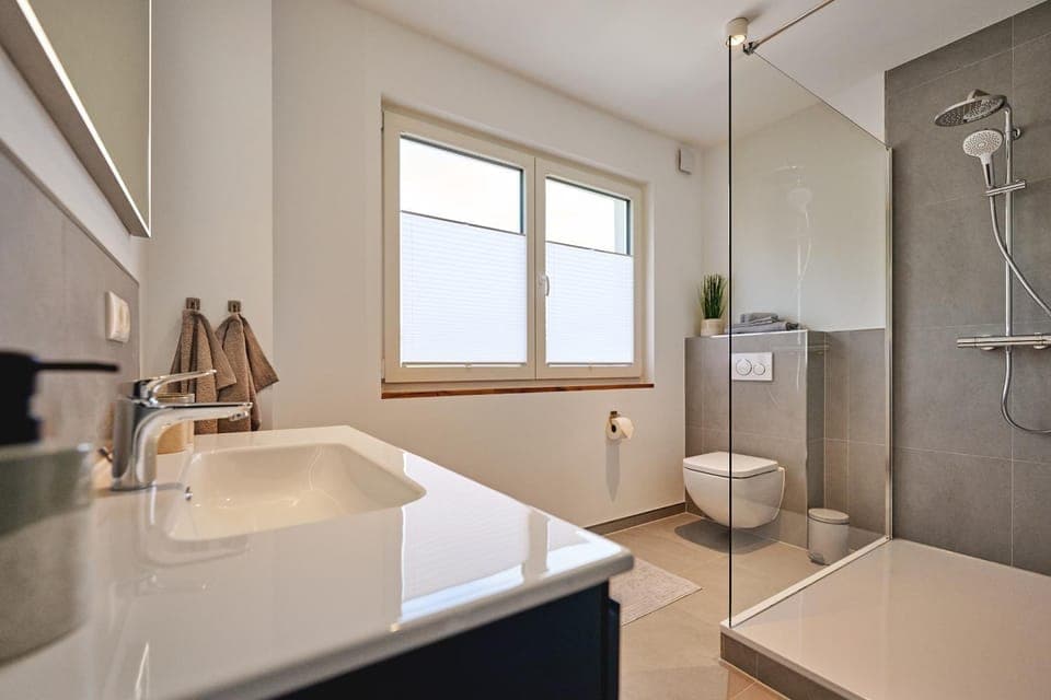 Shower, Bathroom, towels