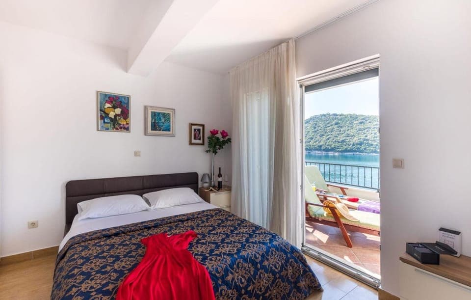 Bed, Bedroom, Sea view