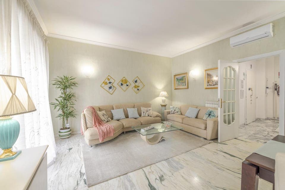 Snorkeling, Living room, Seating area, air conditioner