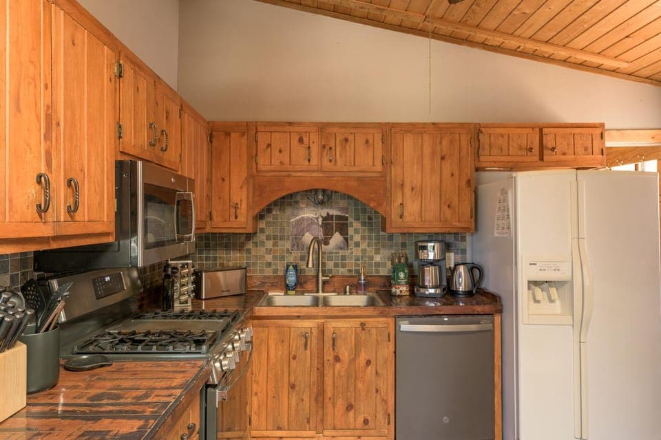 Gorgeous Cabin 3 Rooms & 2 Baths in Bailey Cabin in Bailey