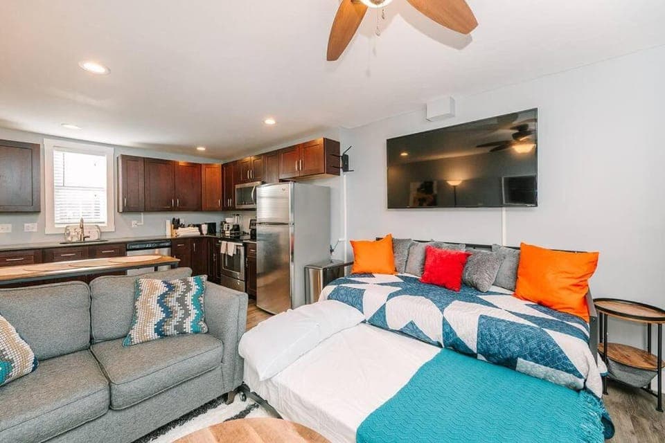 Bed, Living room, pet friendly