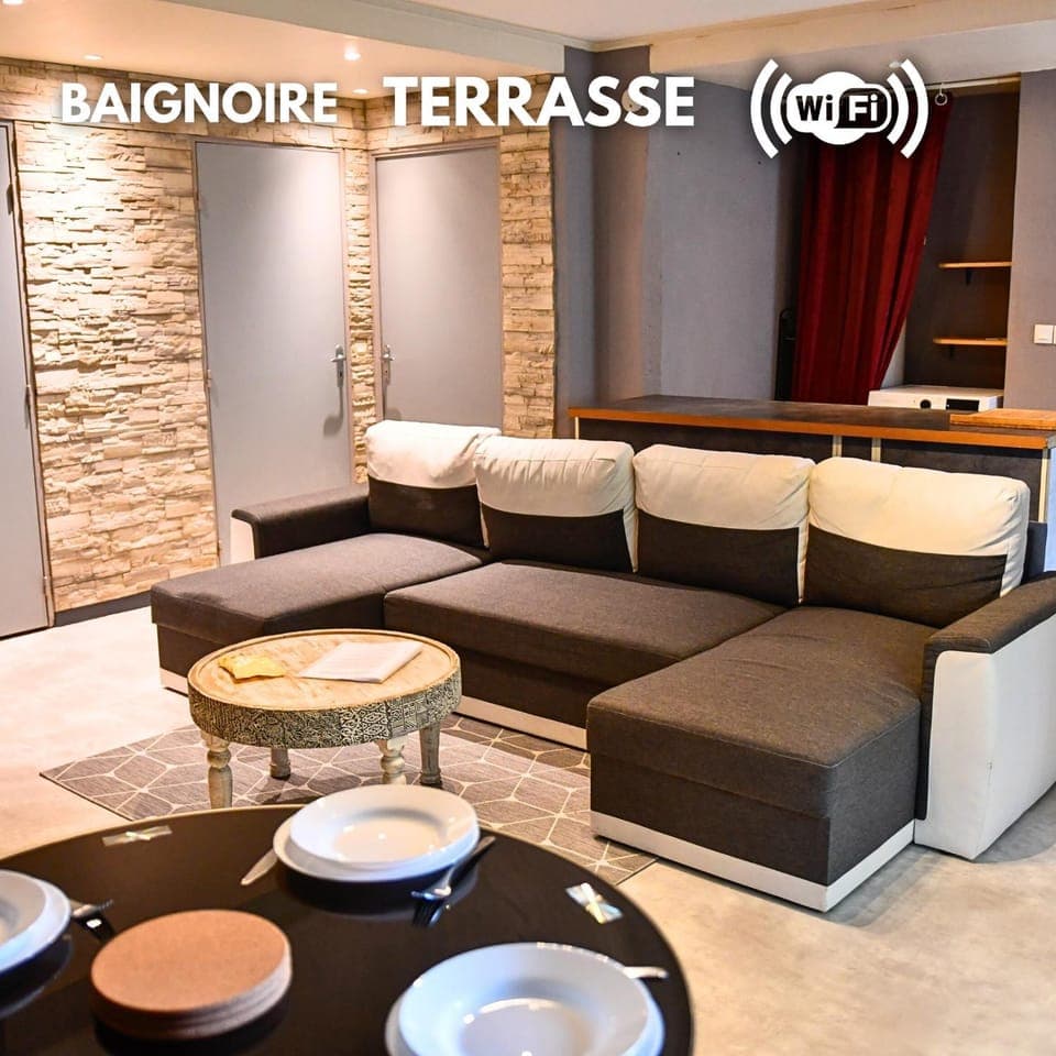 Living room, Seating area, Dining area, heating, internet