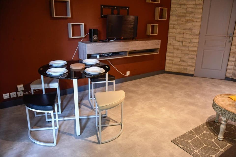 TV and multimedia, Dining area, storage