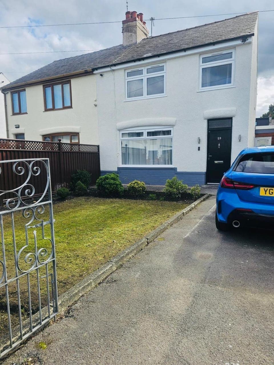 Property building, Day, Neighbourhood, Street view, Parking