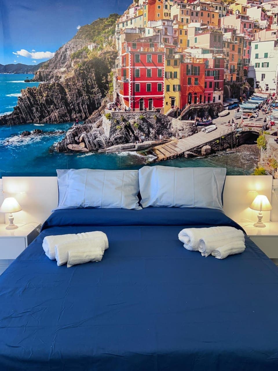 Bed, Natural landscape, Photo of the whole room, Bedroom, towels