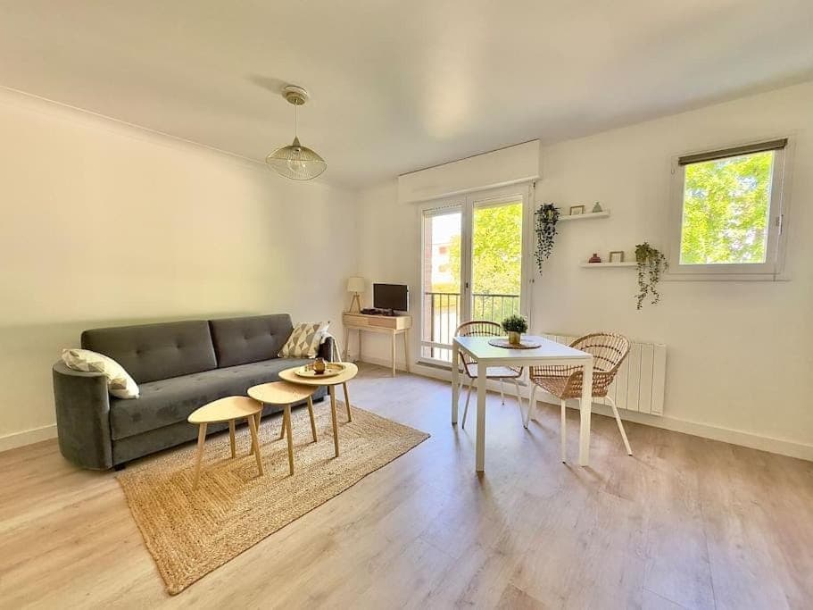 Living room, Seating area, Dining area