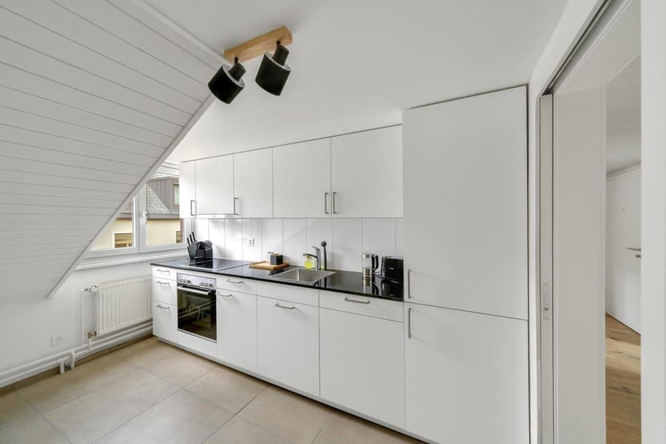 Coffee/tea facilities, Kitchen or kitchenette, dishwasher, oven, stove