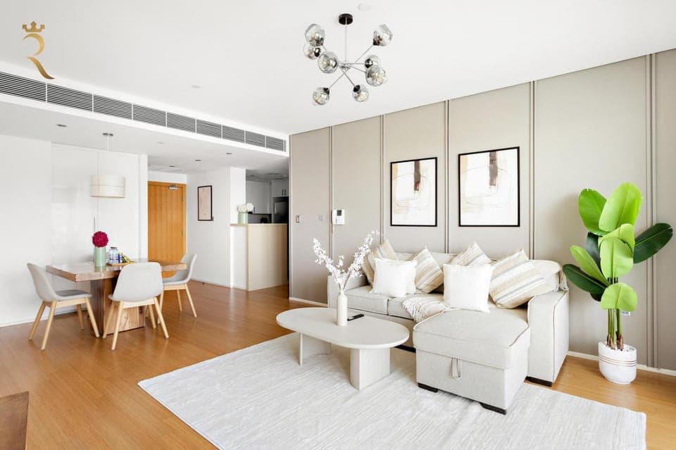 Bed, Living room, Photo of the whole room, Seating area, Dining area