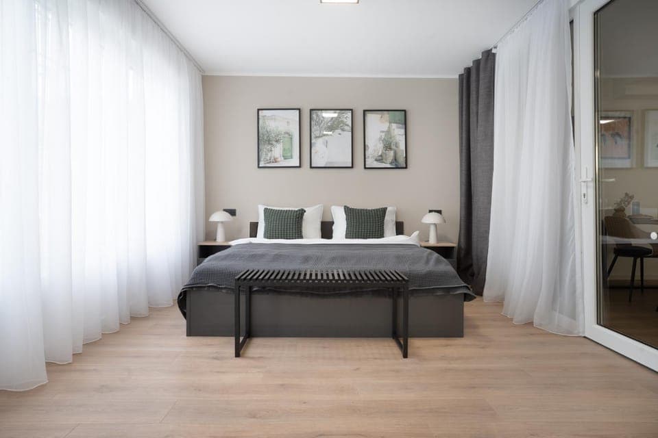 Bed, Photo of the whole room, Bedroom