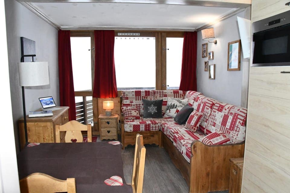 Communal lounge/ TV room, Bed