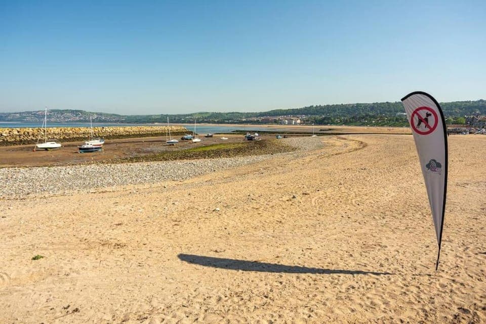 Nearby landmark, Natural landscape, Beach