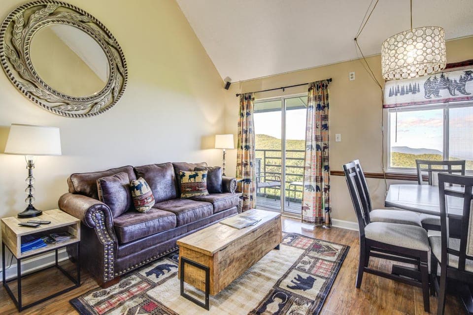 2 Mi to Ober Mountain: Gatlinburg Condo w/ Balcony House in Gatlinburg