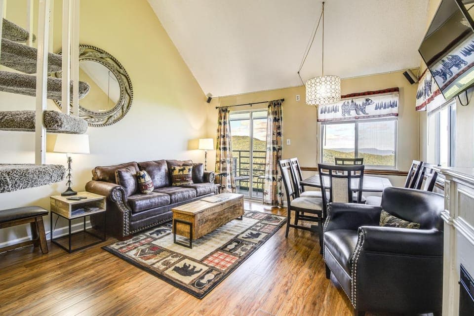 2 Mi to Ober Mountain: Gatlinburg Condo w/ Balcony House in Gatlinburg