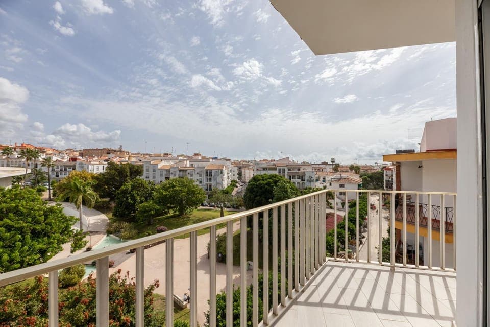 Property building, Day, Balcony/Terrace, Balcony/Terrace, City view