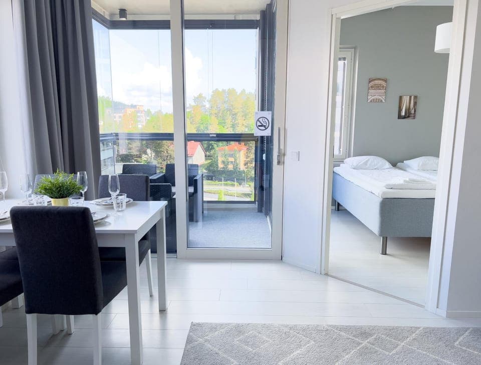 Bed, View (from property/room), Balcony/Terrace, Living room, Seating area, Dining area, Bedroom, towels