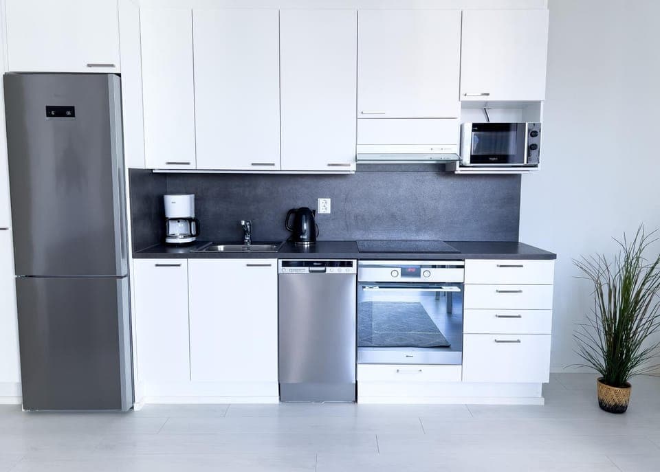 Coffee/tea facilities, Kitchen or kitchenette, dishwasher, microwave, oven, stove