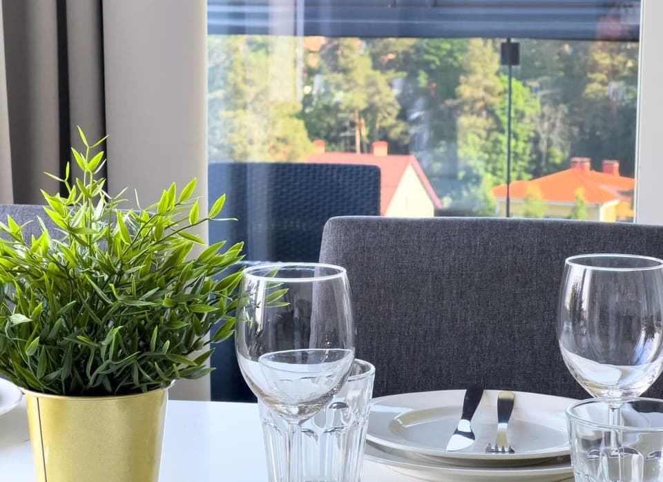Day, Dining area