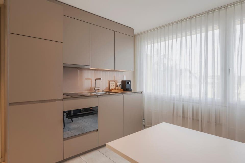 Coffee/tea facilities, Kitchen or kitchenette, minibar, stove