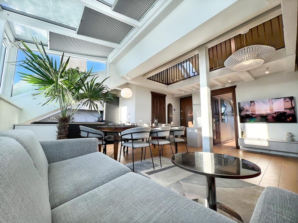 TV and multimedia, Living room, Seating area, Dining area, Evening entertainment