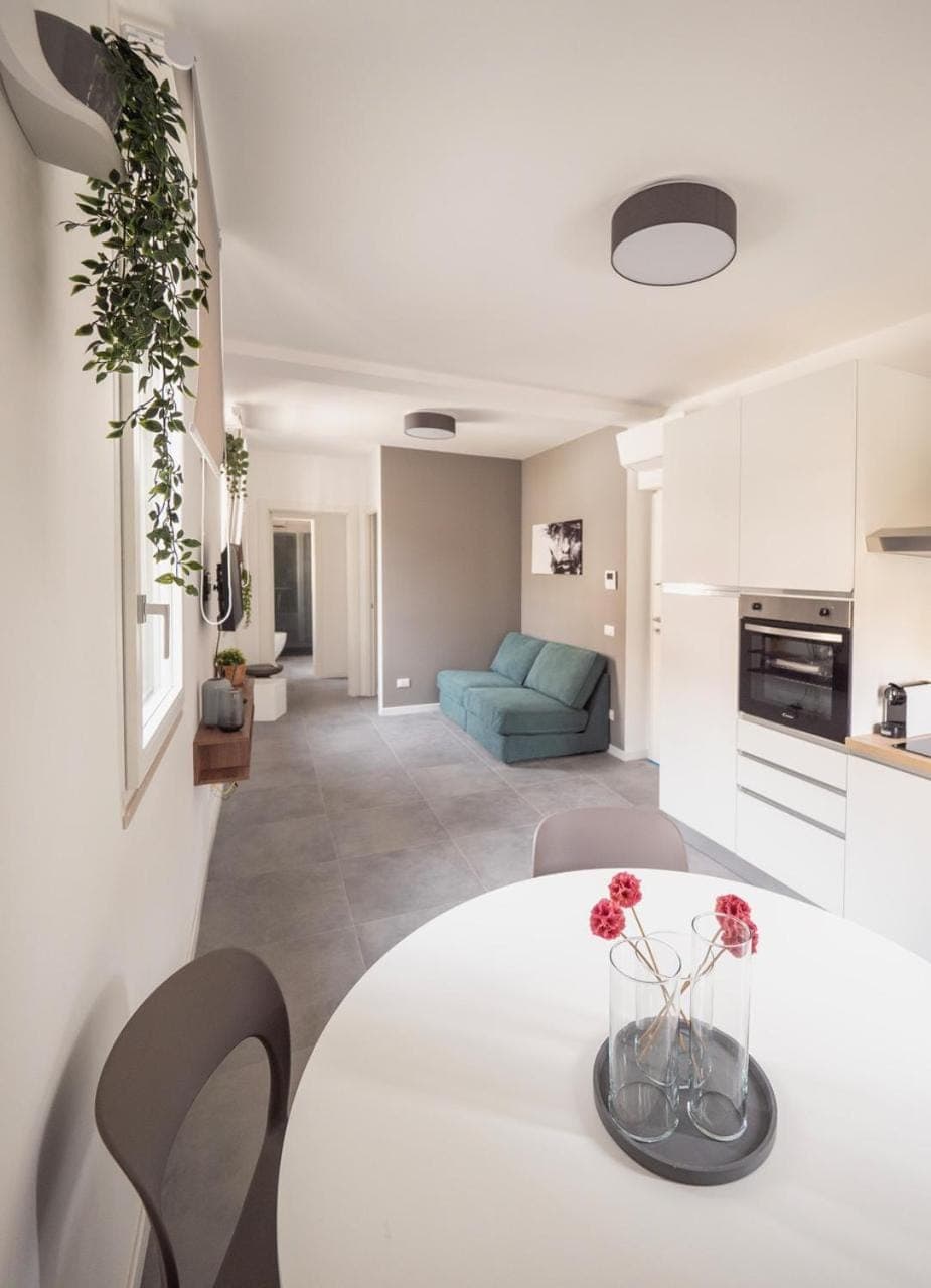 TV and multimedia, Kitchen or kitchenette, Living room, Photo of the whole room, Seating area, Dining area