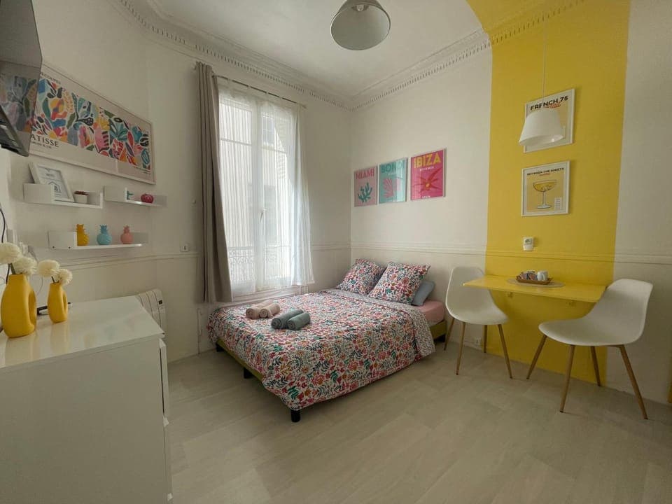 Photo of the whole room