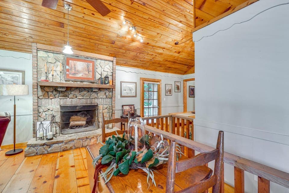 'Bear Acres Getaway' Cabin w/ Deck in Townsend! Cabin in Townsend