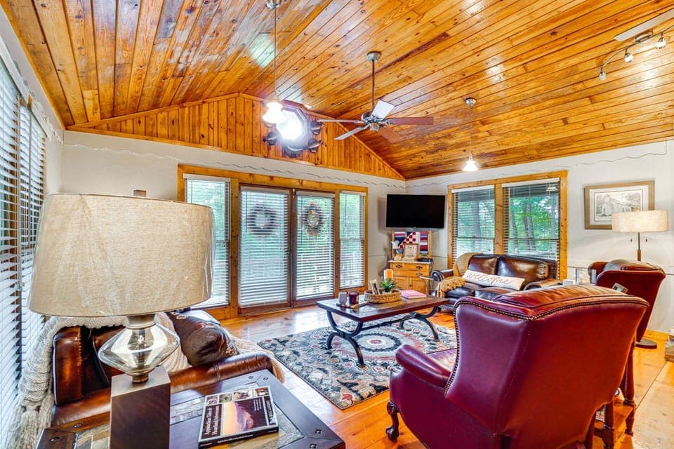 'Bear Acres Getaway' Cabin w/ Deck in Townsend! Cabin in Townsend