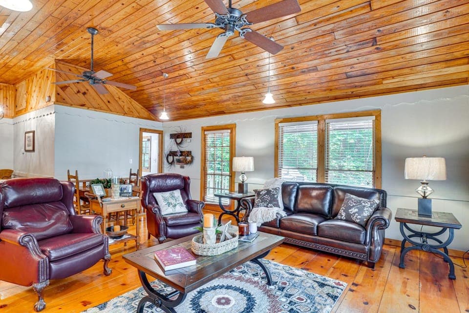 'Bear Acres Getaway' Cabin w/ Deck in Townsend! Cabin in Townsend