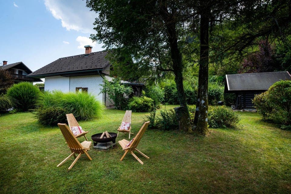 Patio, Day, Garden, Garden view, sunbed