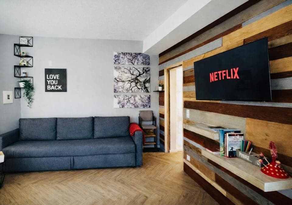 Communal lounge/ TV room, TV and multimedia, Living room, Seating area, Evening entertainment