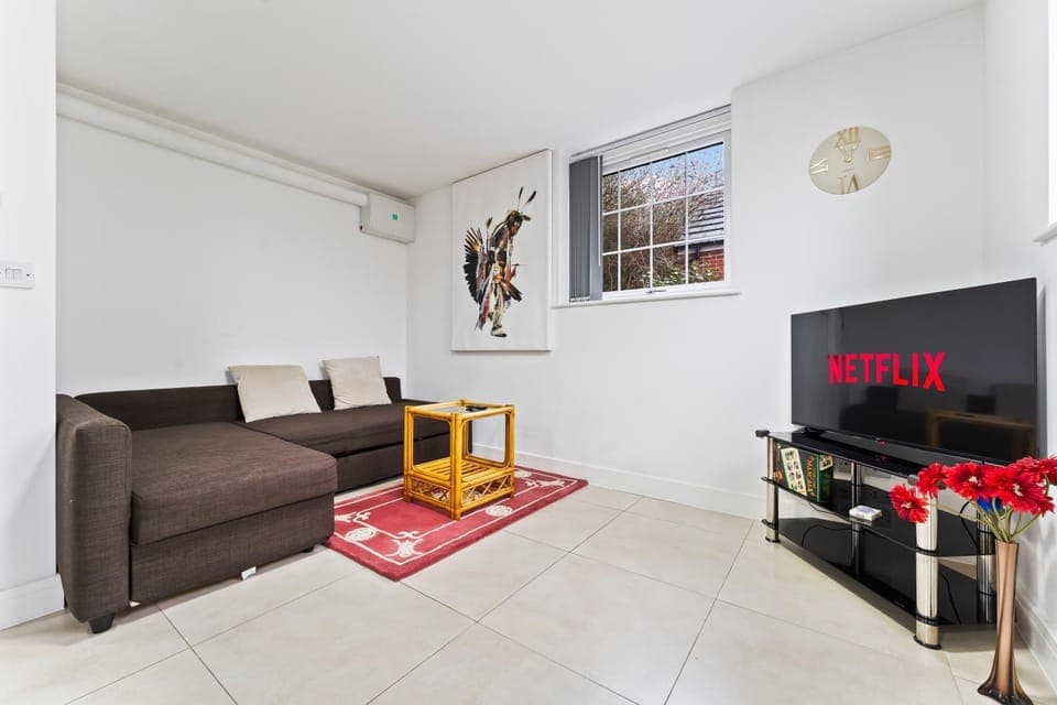 Communal lounge/ TV room, TV and multimedia, Seating area