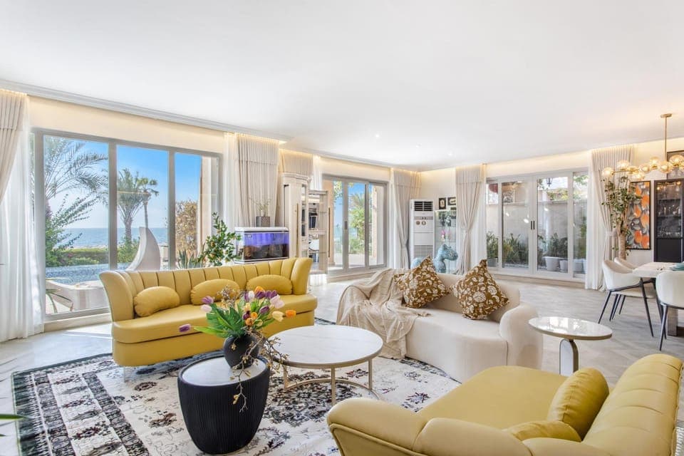 TV and multimedia, Living room, Seating area, Evening entertainment