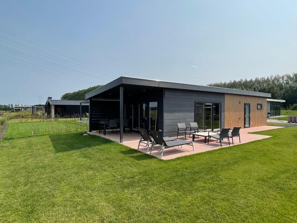 Property building, Spring, Day, Natural landscape, Garden, Garden view