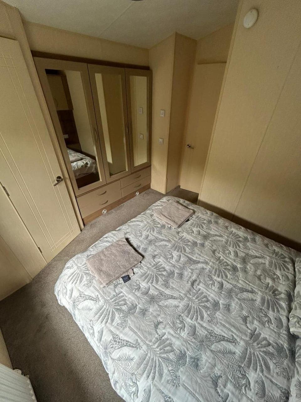 Bed, Photo of the whole room, Bedroom, wardrobe