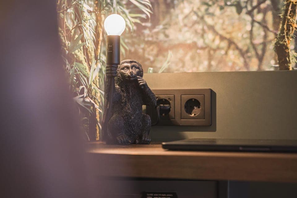 Business facilities, Decorative detail