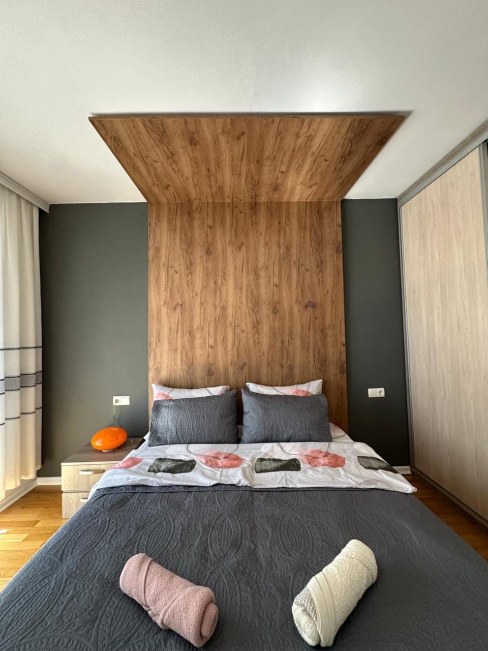 Bed, Bedroom, towels, wardrobe