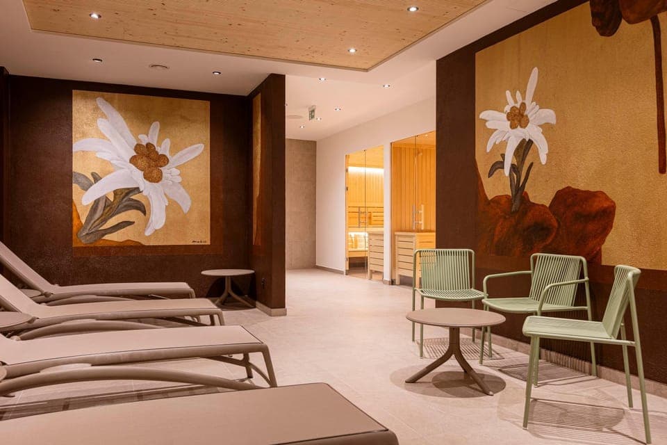 Sauna, Swimming pool